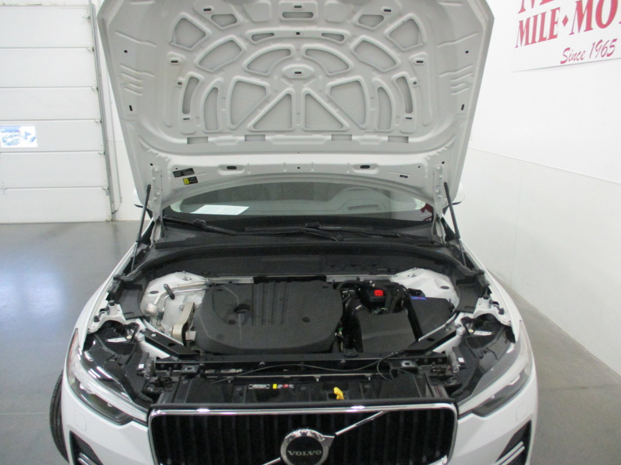 Used 2022 Volvo XC60 B5 Momentum image 29