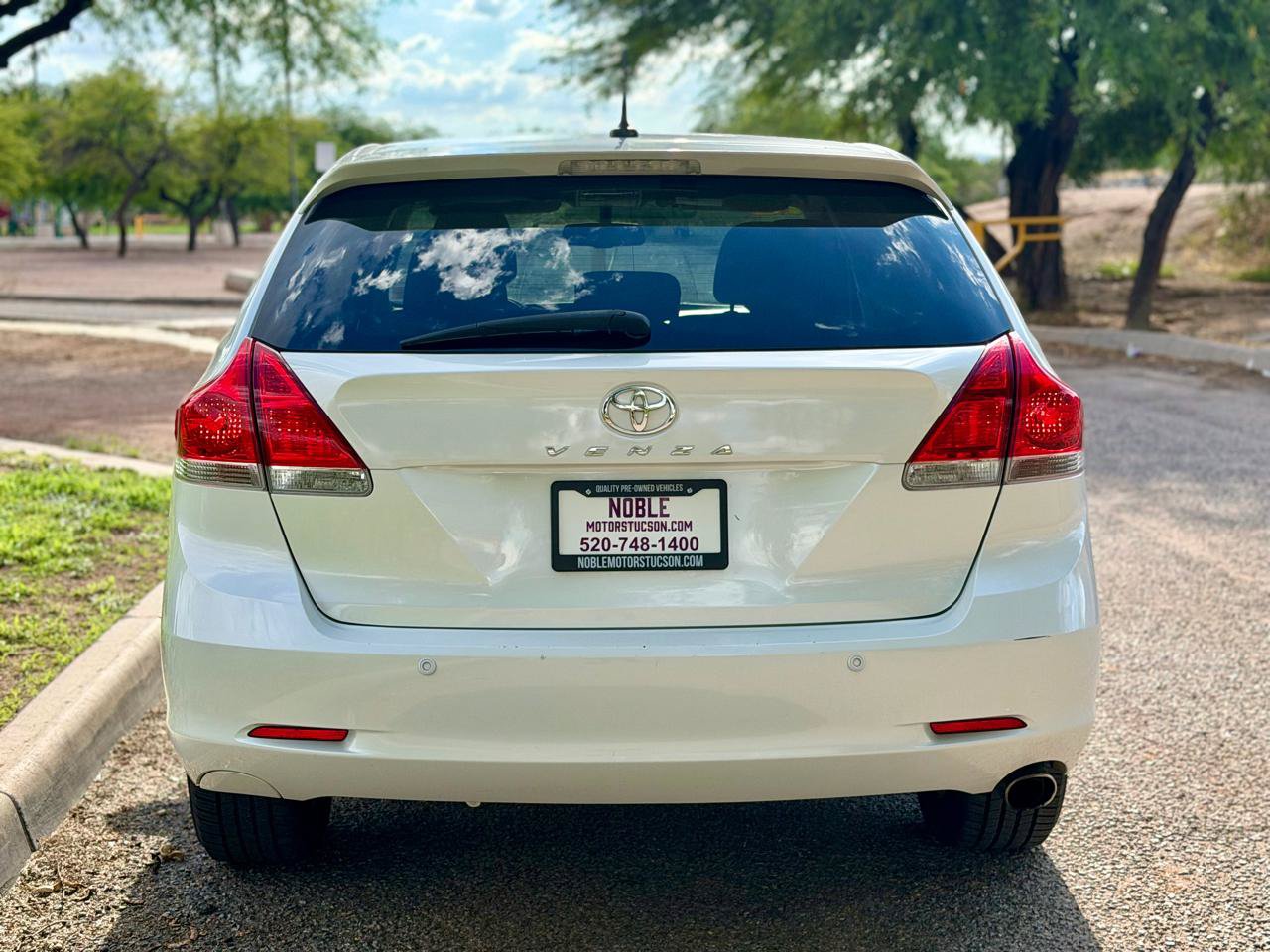 Used 2012 Toyota Venza XLE FWD image 4
