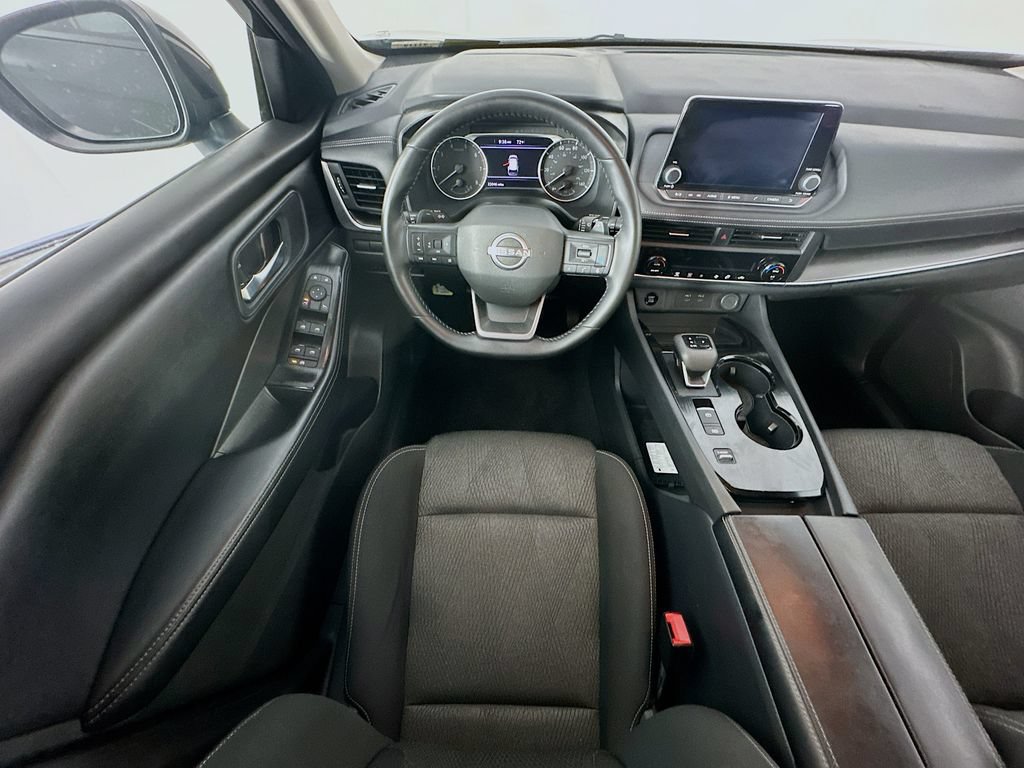 Used 2025 Nissan Rogue SV FWD image 9