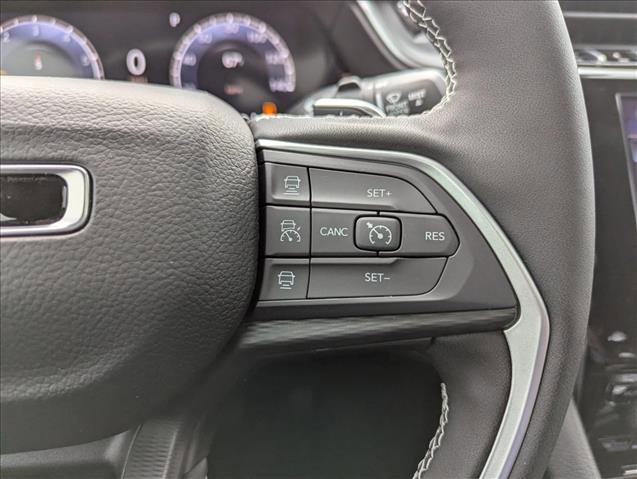 Used 2025 Jeep Grand Cherokee Laredo image 13