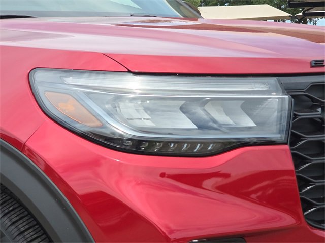 Used 2025 Ford Explorer ST image 4