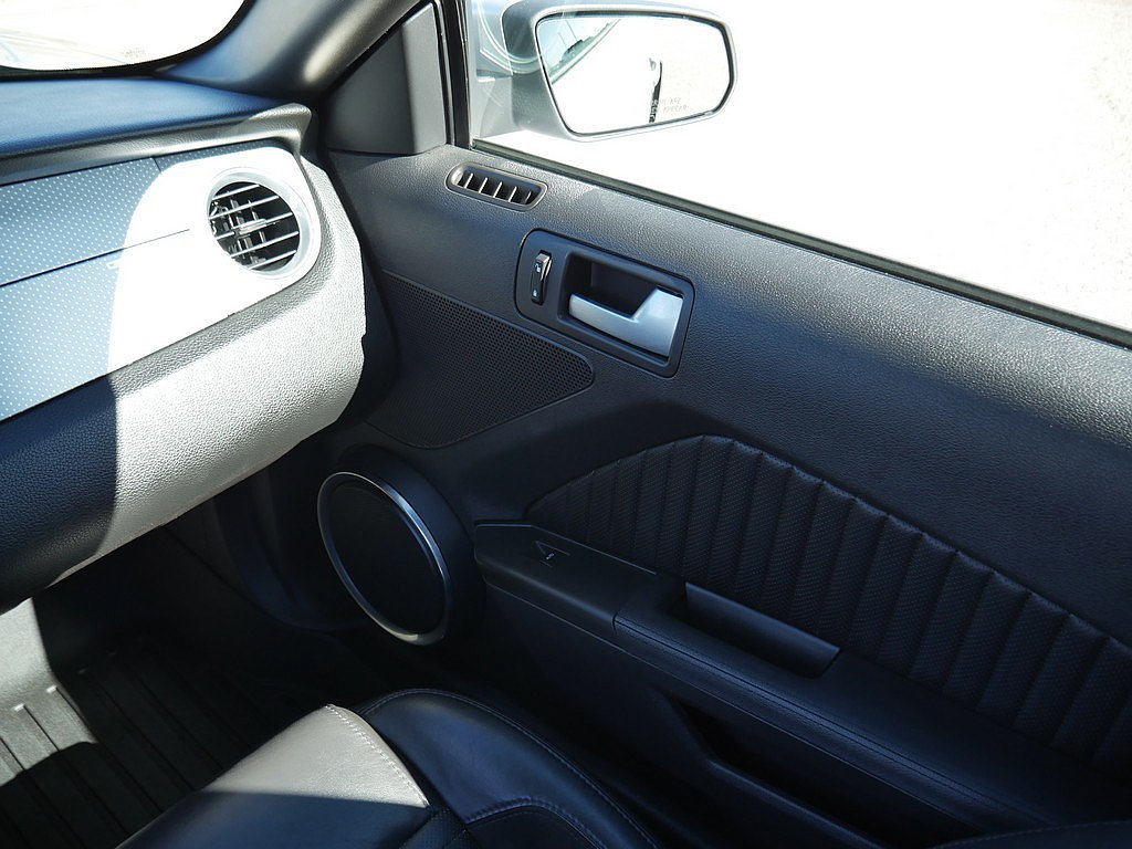 Used 2010 Ford Mustang Shelby GT500 RWD image 24