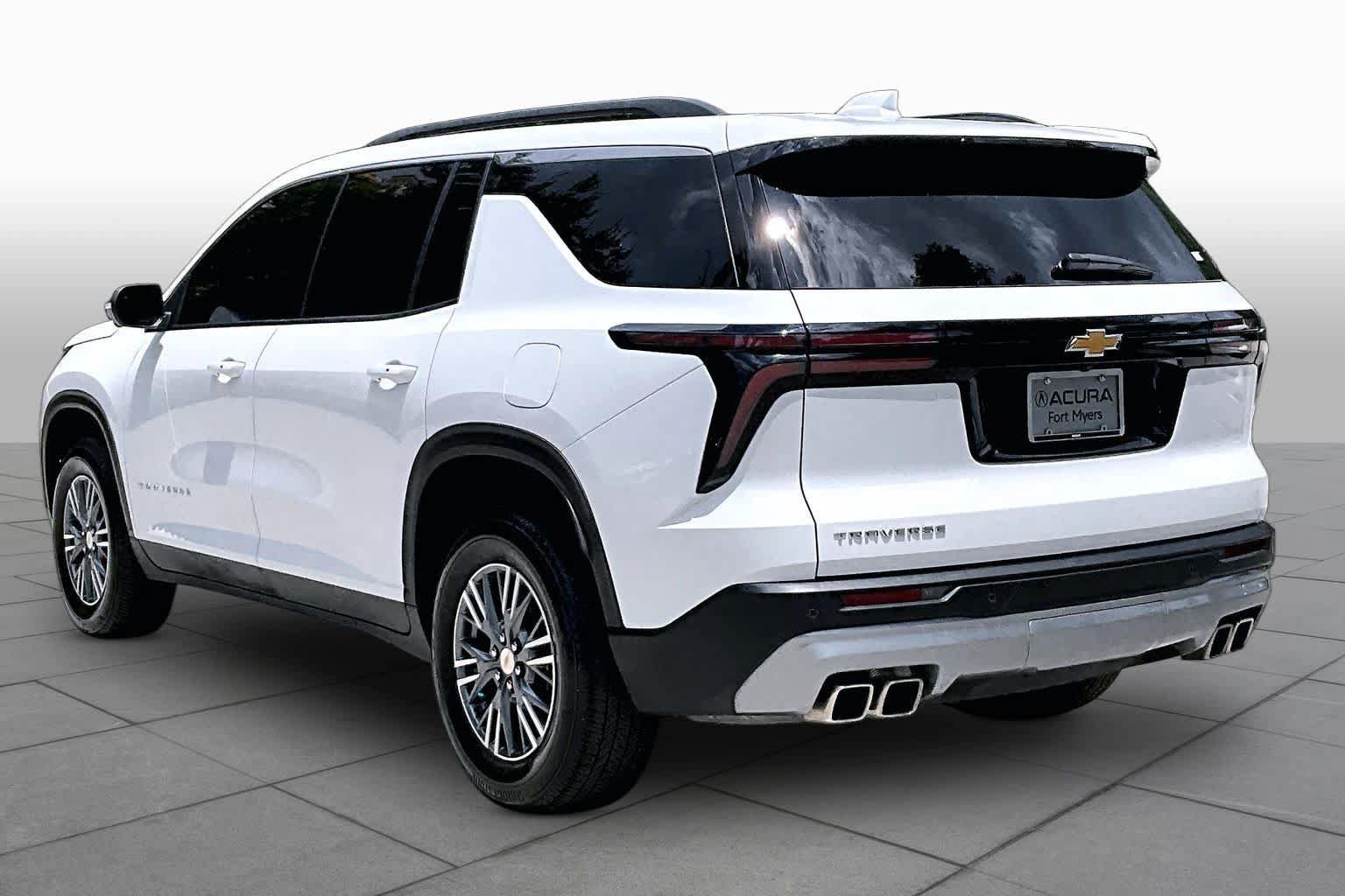 Used 2025 Chevrolet Traverse LT w/ Driver Confidence Package FWD image 12