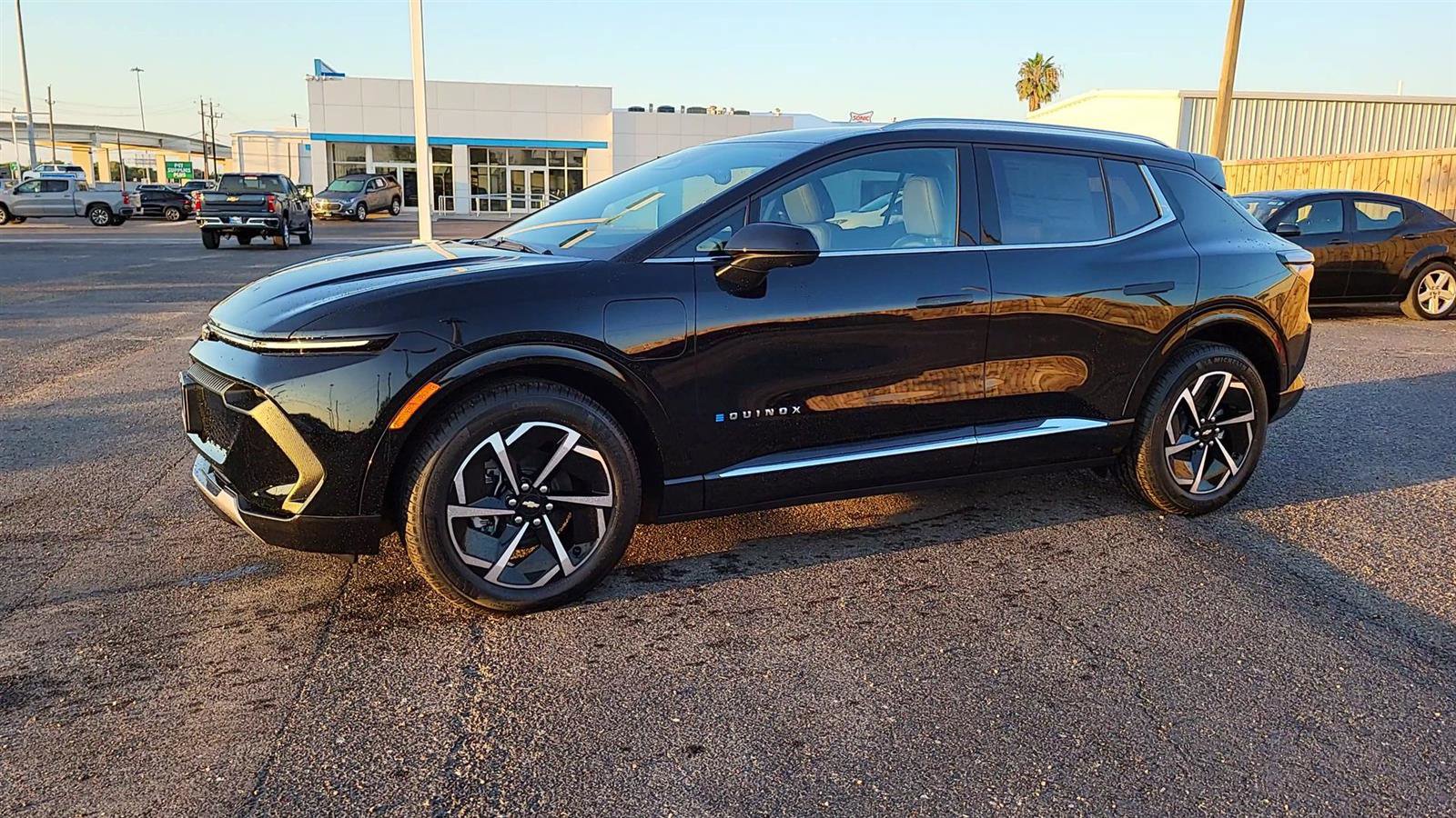 New 2024 Chevrolet Equinox EV LT image 4