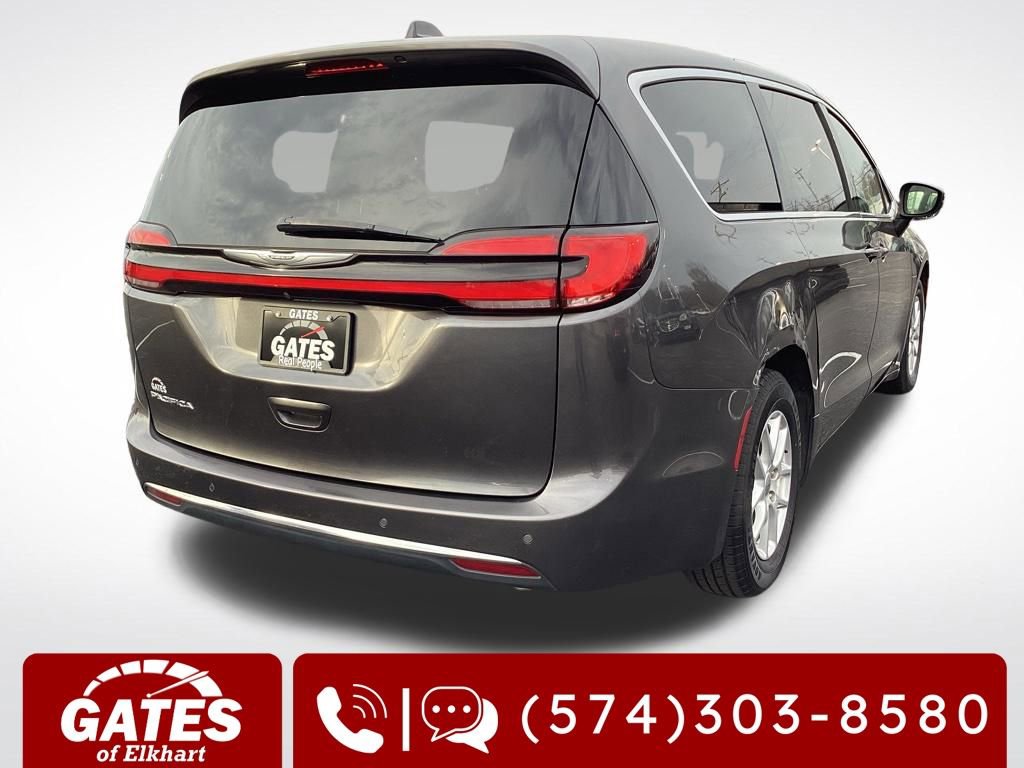 Used 2023 Chrysler Pacifica Touring-L FWD image 8