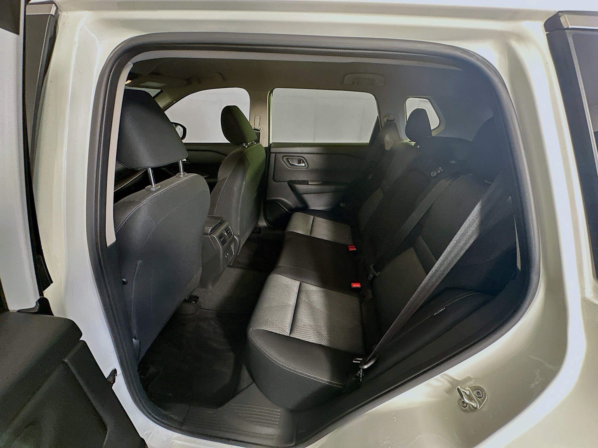 Used 2024 Nissan Rogue SV FWD image 26