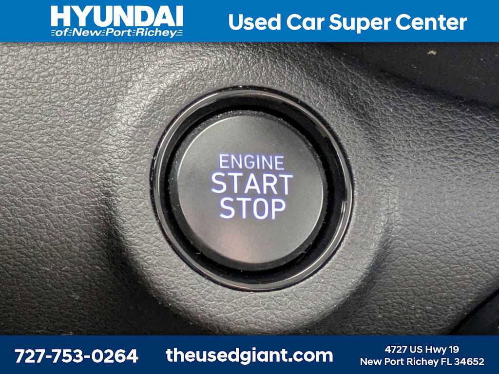 Used 2023 Hyundai Venue Limited image 31