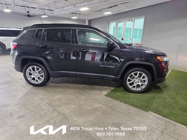 Used 2023 Jeep Compass Latitude AWD/4WD image 4