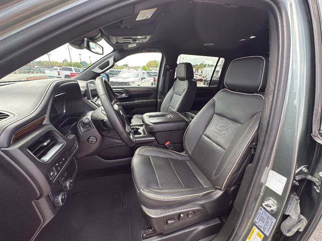 Used 2023 Chevrolet Suburban Premier image 16