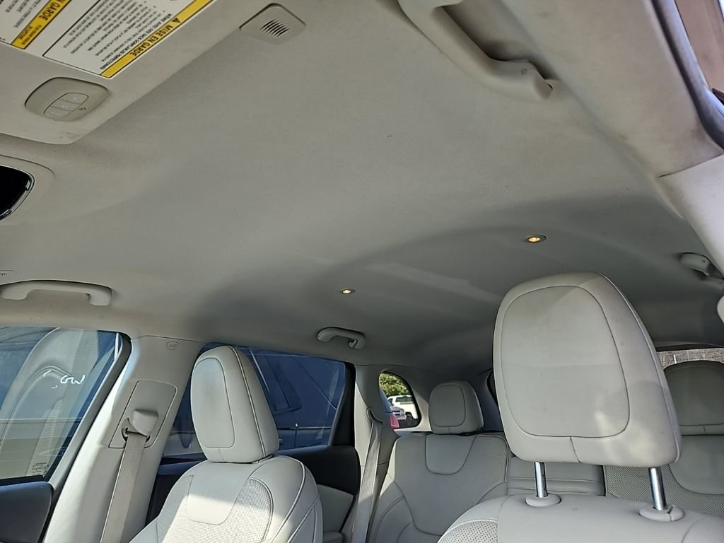 Used 2019 Jeep Cherokee Limited image 16