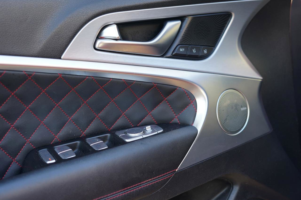 Used 2019 Genesis G70 3.3T Dynamic RWD image 17