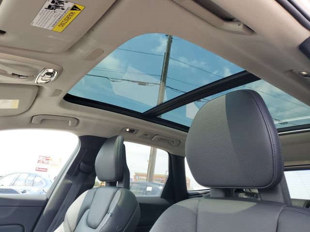 Used 2018 Volvo XC60 T6 Momentum w/ Convenience Package AWD/4WD image 13