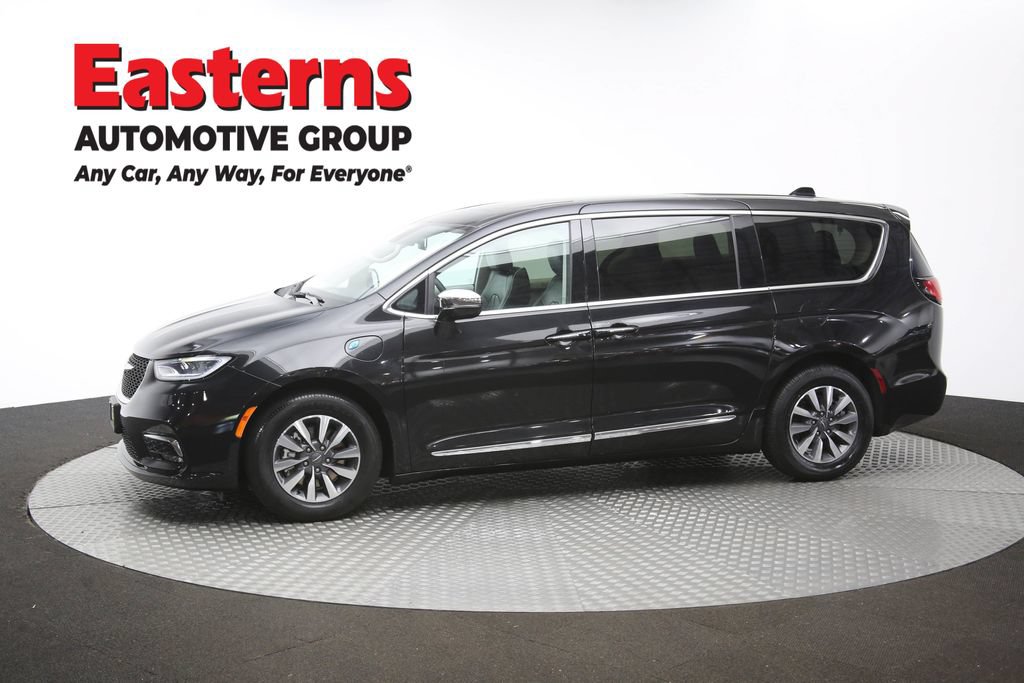 Used 2023 Chrysler Pacifica Limited FWD image 62