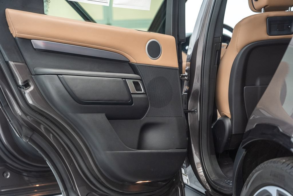 Used 2024 Land Rover Discovery Metropolitan Edition AWD/4WD image 42