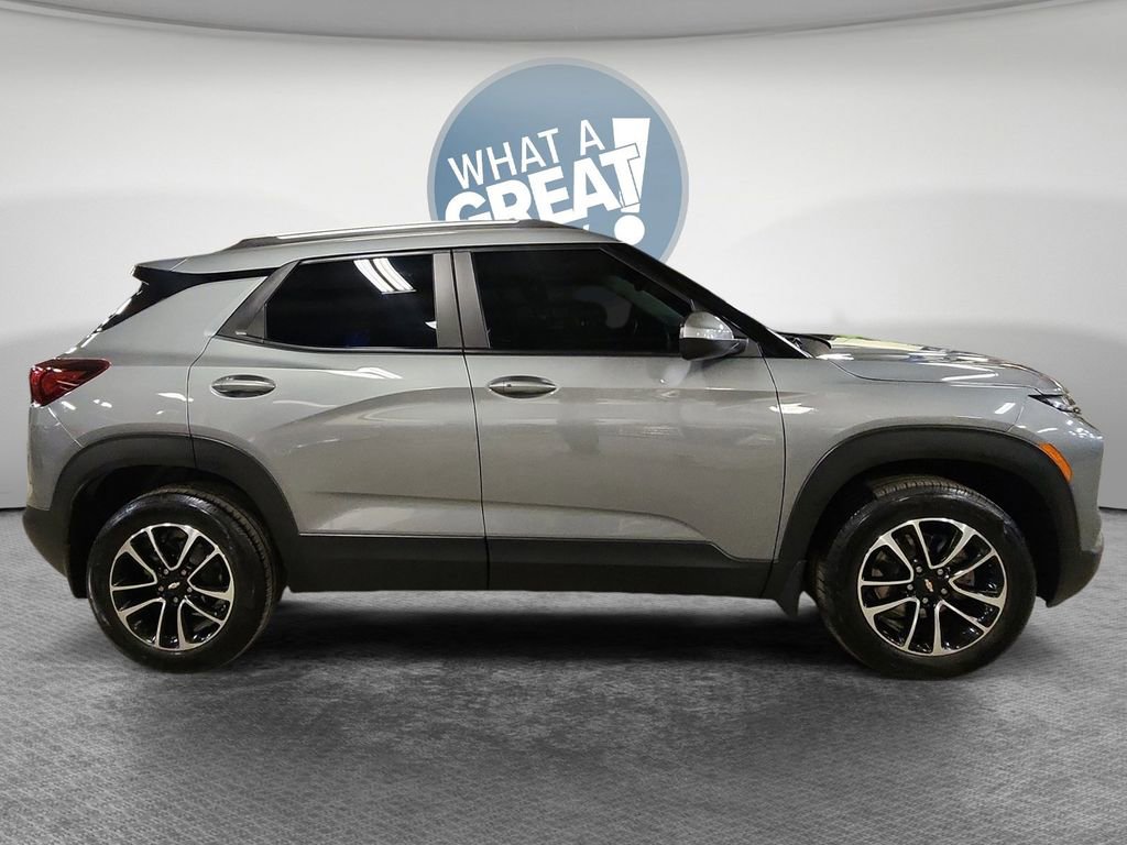 Certified 2025 Chevrolet TrailBlazer LT w/ Convenience Package image 2