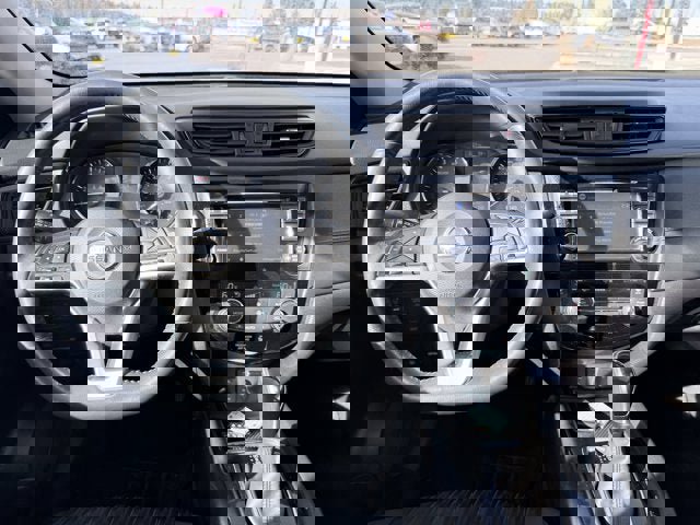 Certified 2017 Nissan Rogue SV w/ SV Premium Package image 15