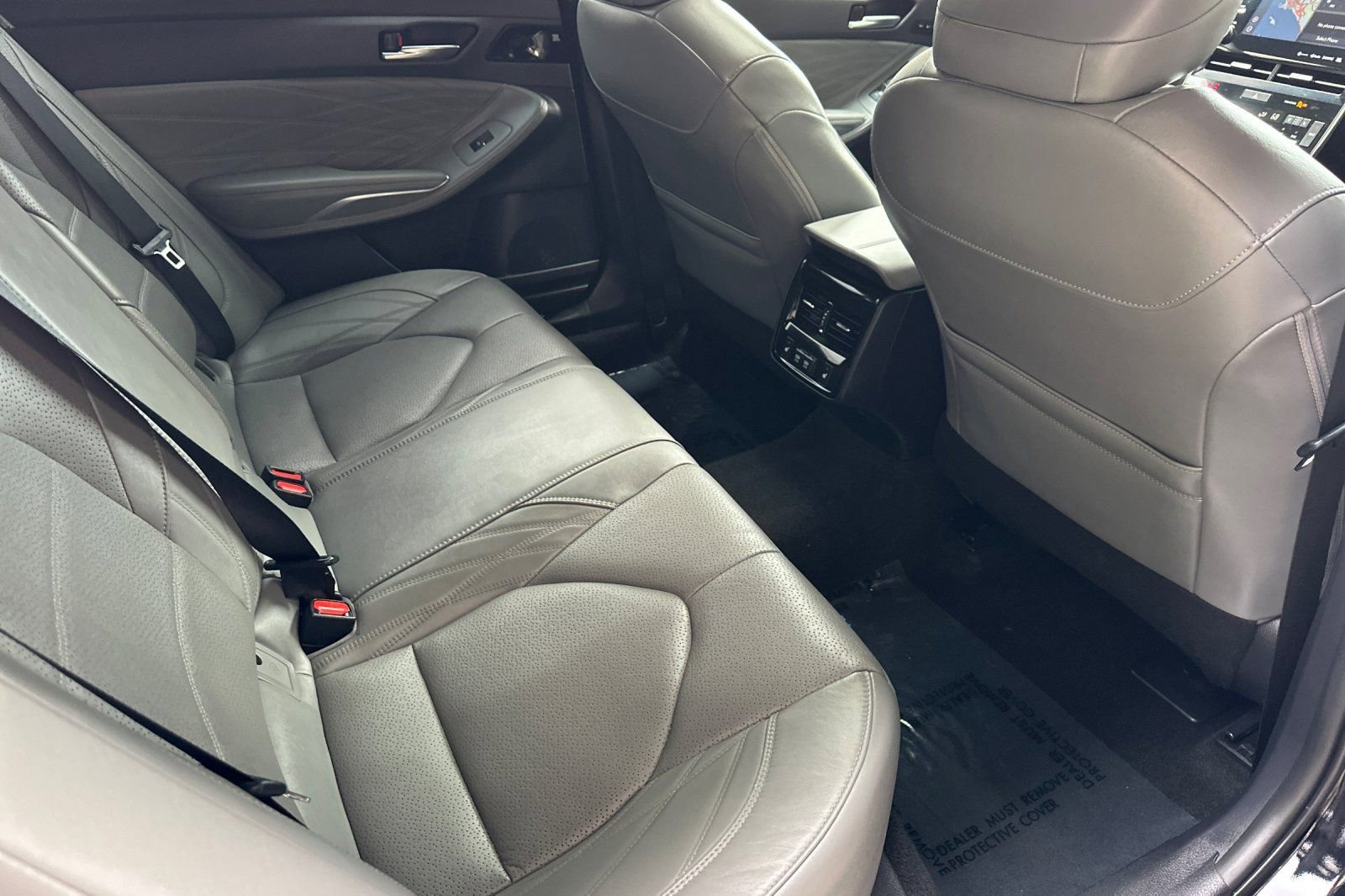 Used 2019 Toyota Avalon Limited image 18