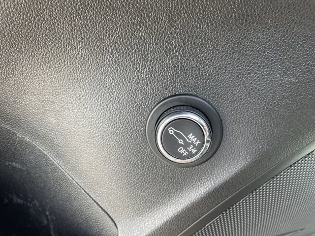 Used 2023 Buick Envision Essence image 27