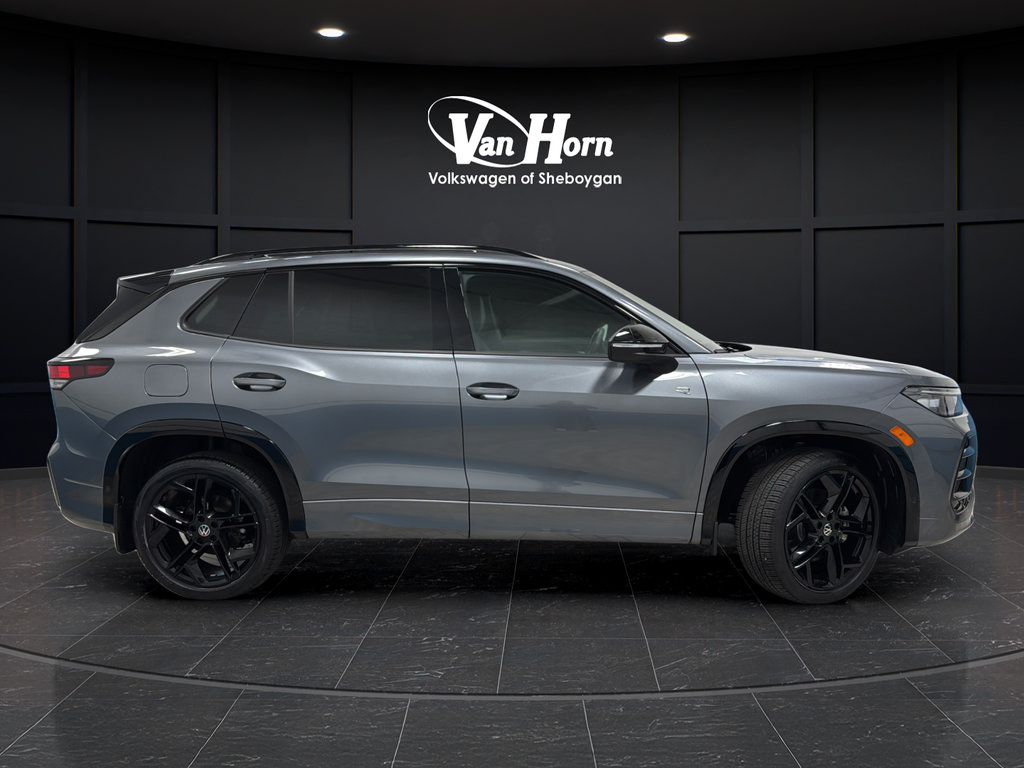 Used 2025 Volkswagen Tiguan SE R-Line AWD/4WD image 8