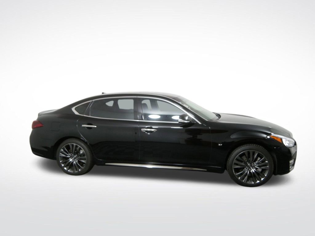 Used 2018 INFINITI Q70 L 3.7 AWD/4WD image 2