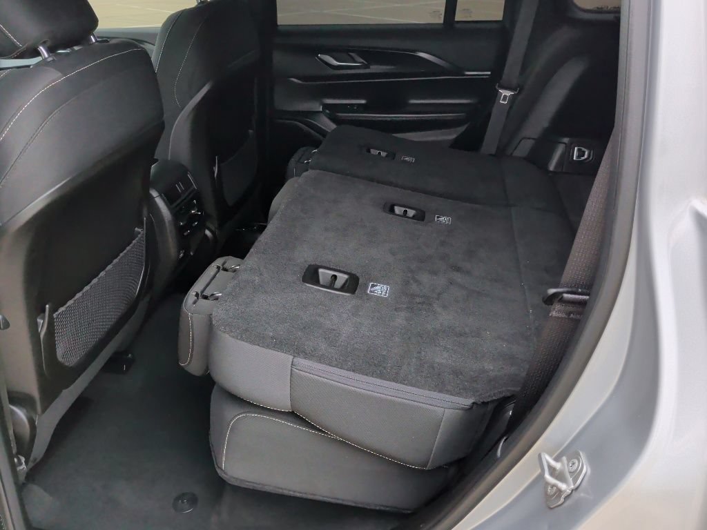Used 2025 Jeep Grand Cherokee Laredo RWD image 37