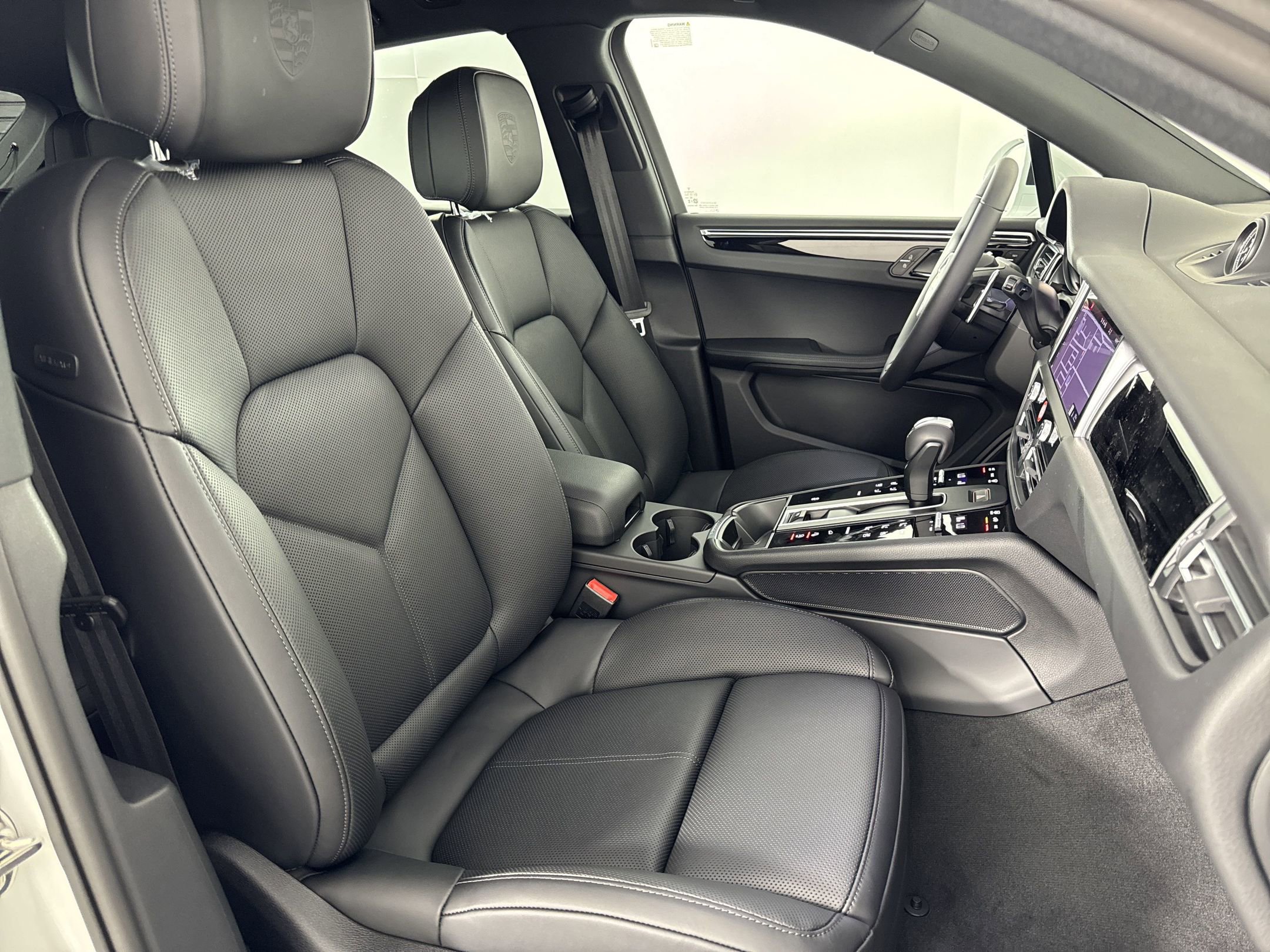 Certified 2025 Porsche Macan image 29