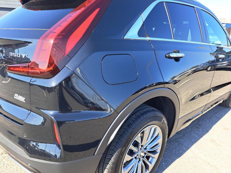 Used 2025 Cadillac XT4 Premium Luxury image 19