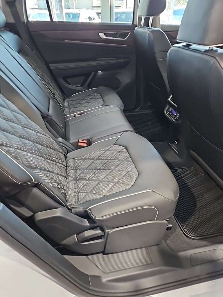 New 2026 Volkswagen Atlas SEL Premium R-Line image 17