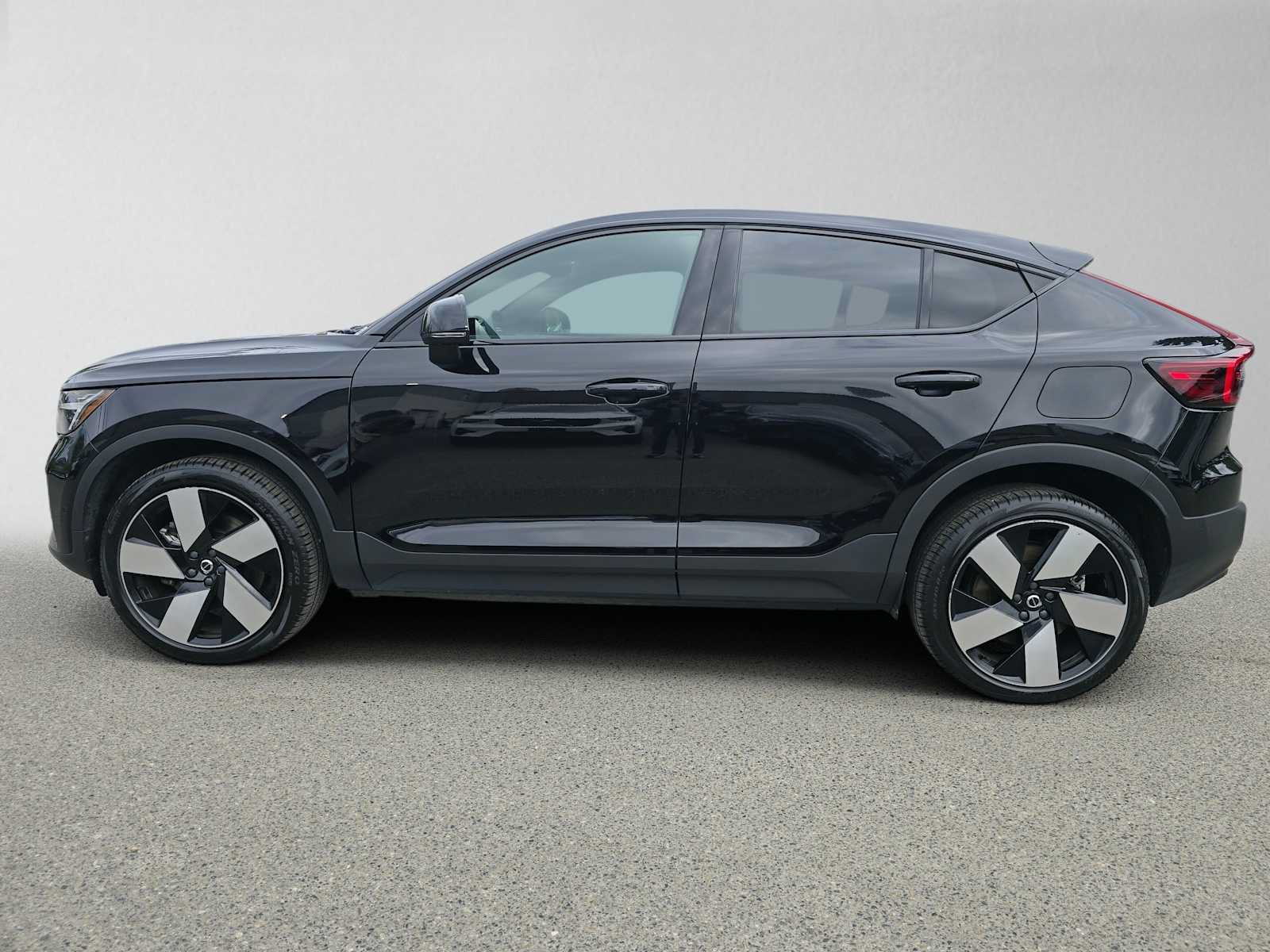 Certified 2023 Volvo C40 P8 Recharge Ultimate w/ Protection Package Premier AWD/4WD image 7