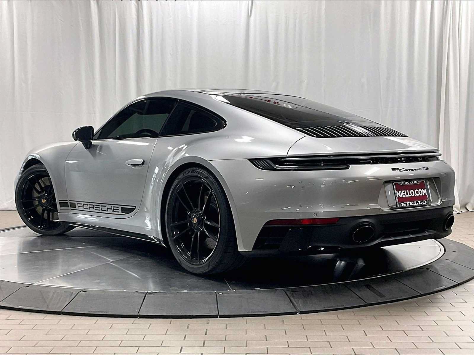 Used 2024 Porsche 911 Carrera GTS RWD image 3