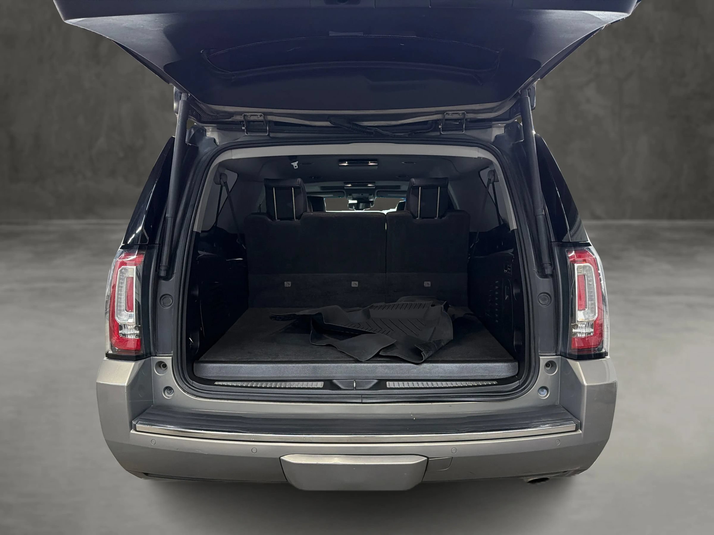 Used 2019 GMC Yukon XL Denali w/ Denali Ultimate Package RWD image 12