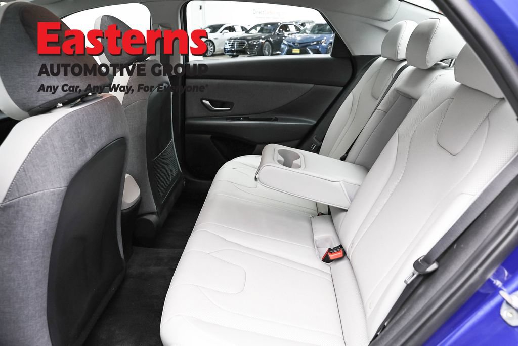 Used 2023 Hyundai Elantra Limited w/ Preferred Accessory Package FWD image 23