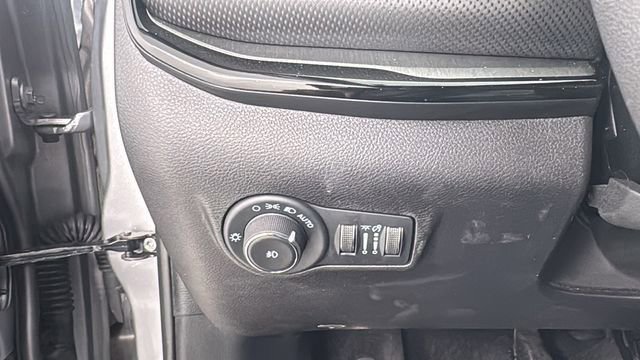 Used 2024 Jeep Compass Trailhawk AWD/4WD image 31