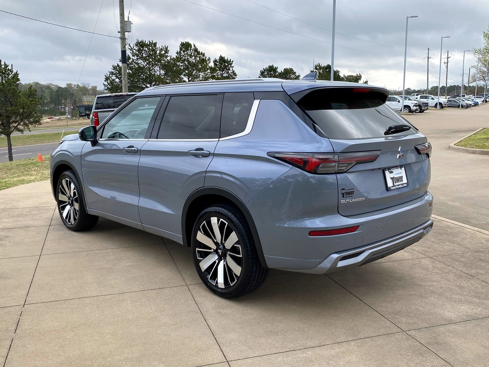 Used 2025 Mitsubishi Outlander SEL image 4