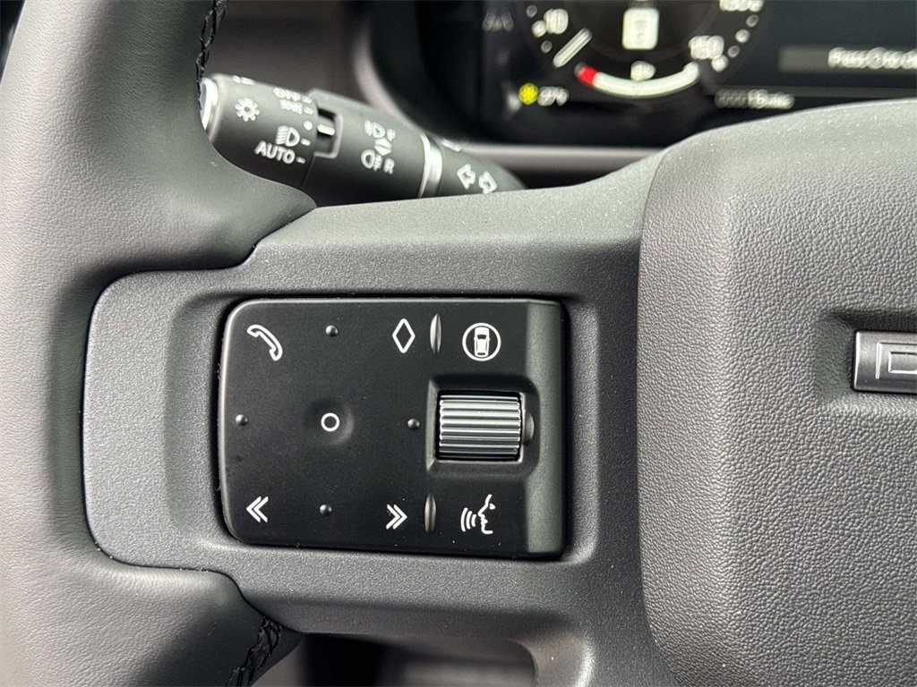 New 2026 Land Rover Defender 110 X-Dynamic SE image 28