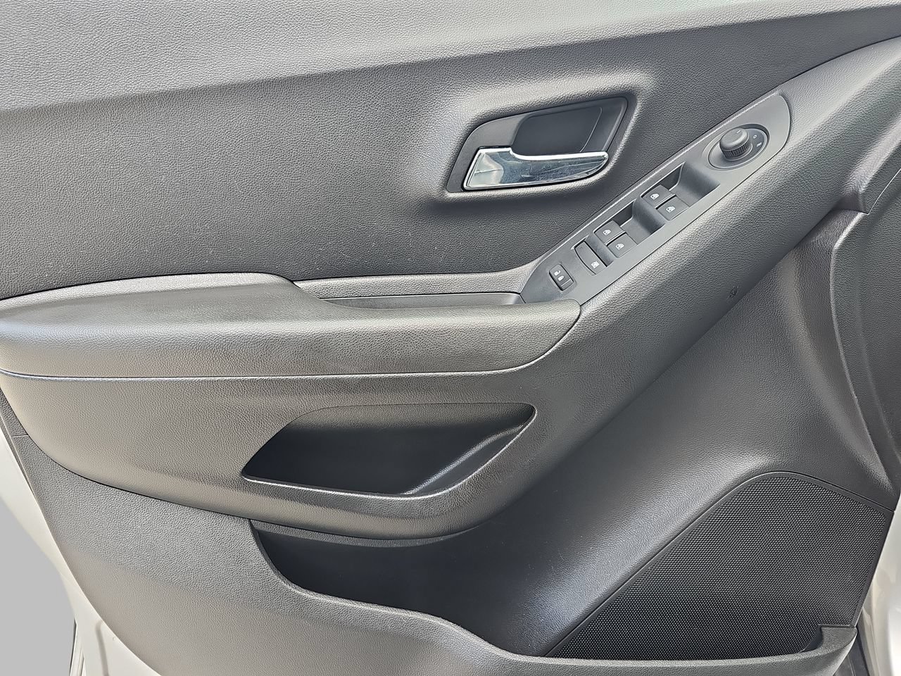 Used 2019 Chevrolet Trax LT w/ LT Convenience Package FWD image 31