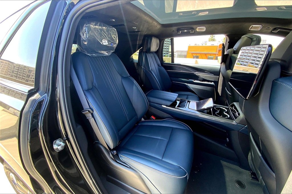 New 2025 Cadillac Escalade IQ Sport 2 image 32