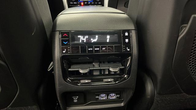 Used 2022 Jeep Grand Cherokee L Limited AWD/4WD image 35