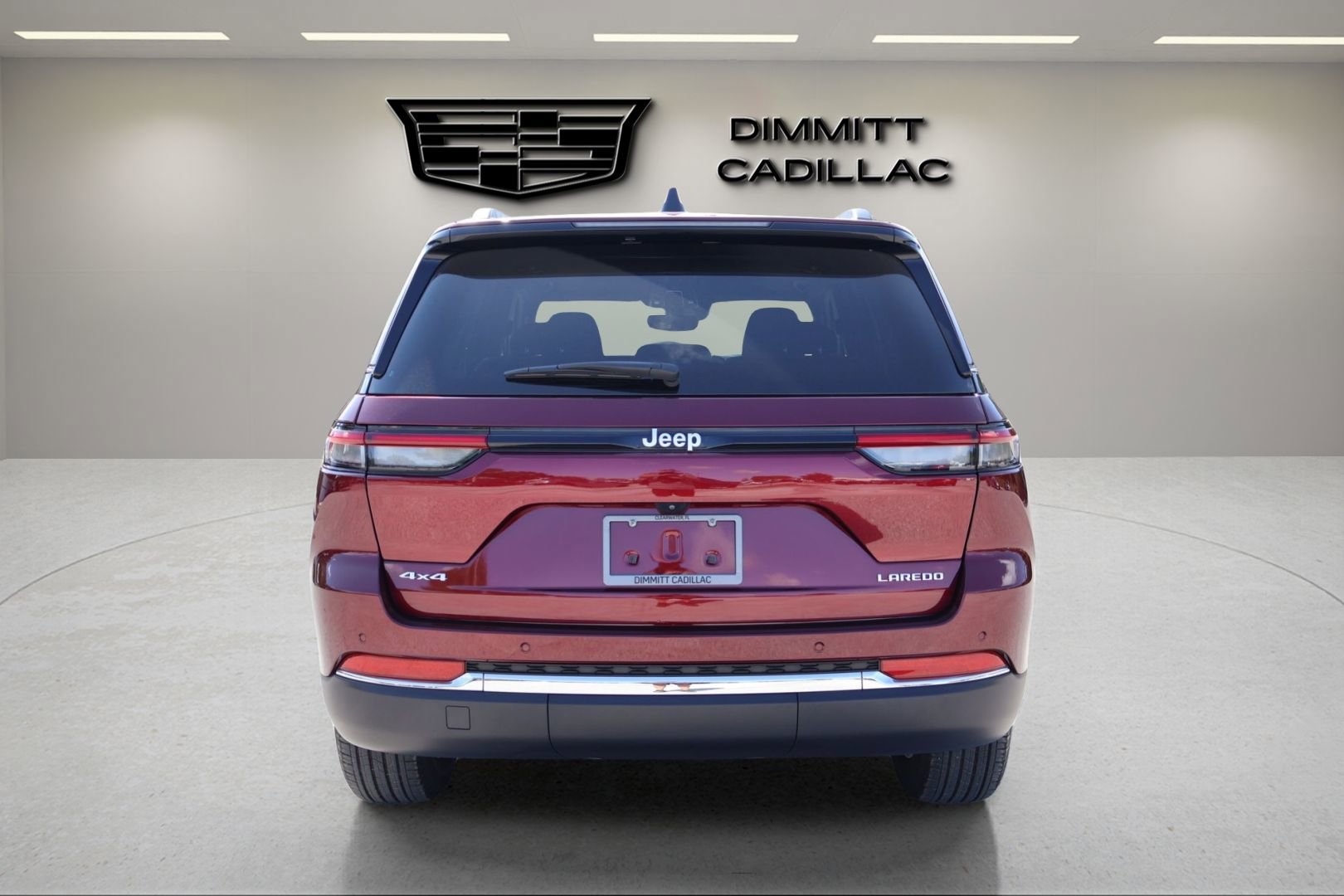 Used 2024 Jeep Grand Cherokee Laredo X AWD/4WD image 4