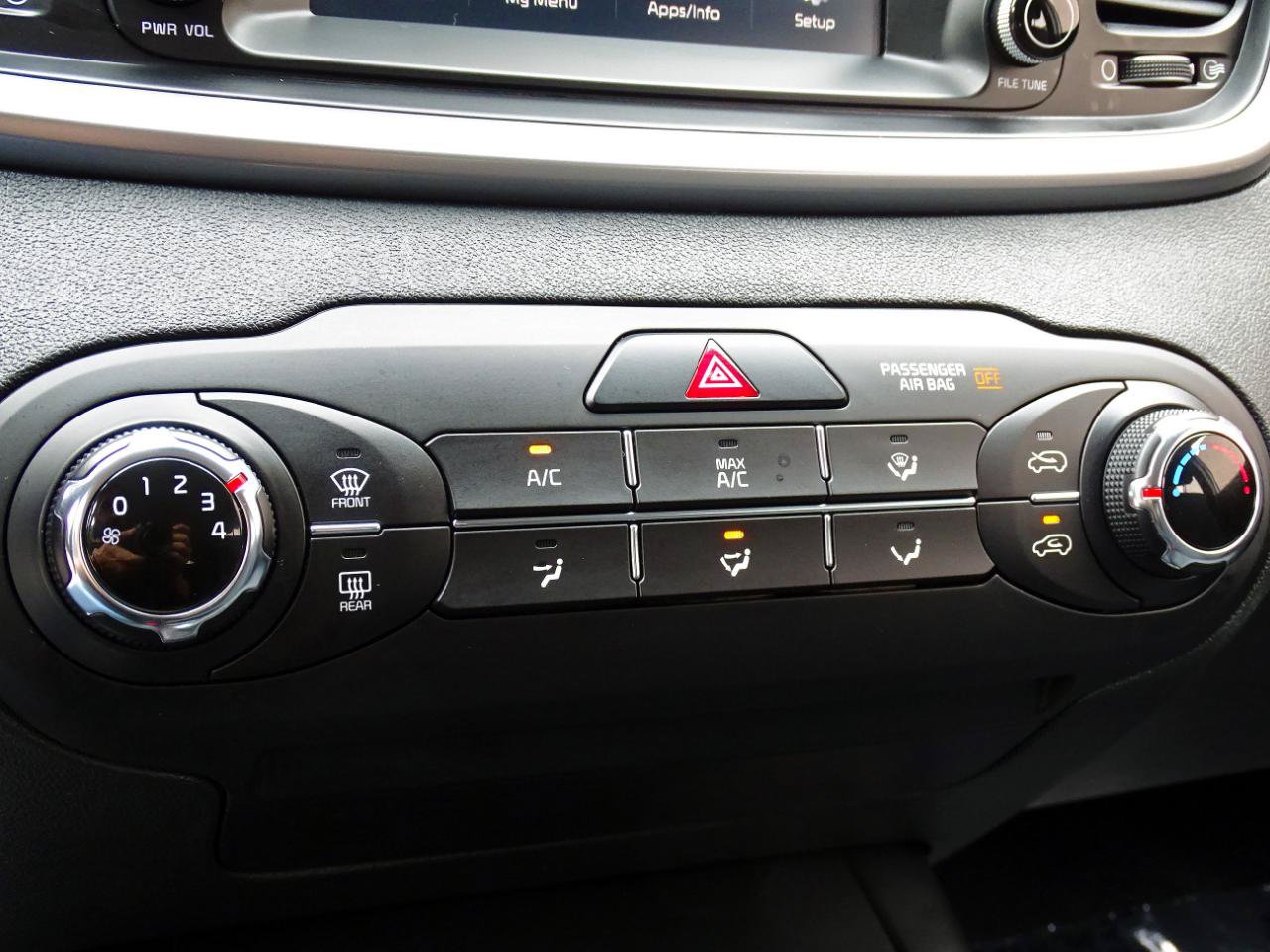 Used 2020 Kia Sorento LX FWD image 16