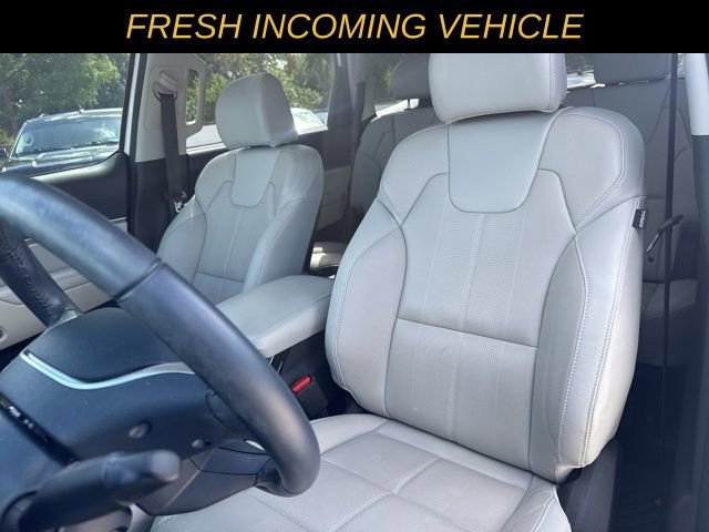 Used 2024 Kia Telluride EX w/ EX Captain's Chair Package image 12