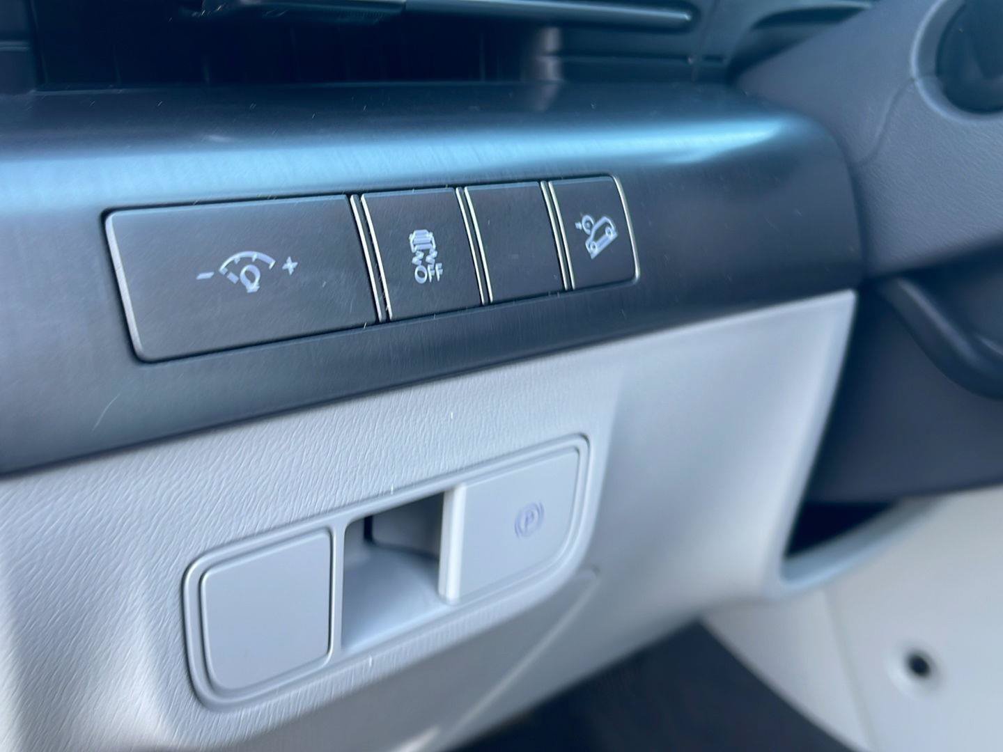 Certified 2025 Hyundai Kona SEL AWD/4WD image 24