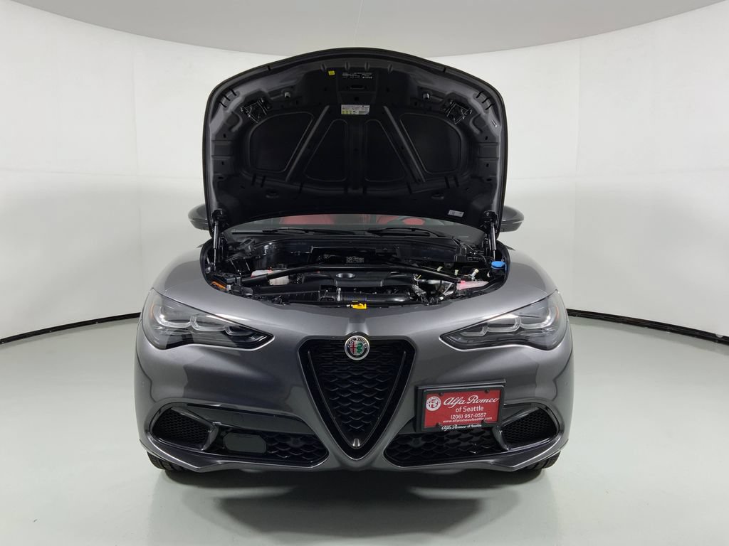 New 2025 Alfa Romeo Stelvio Sprint w/ Veloce Package AWD/4WD image 6