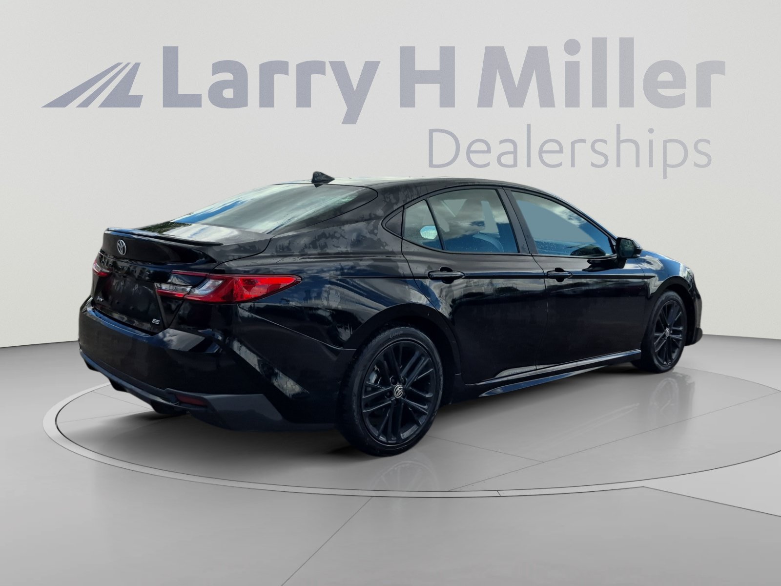 Used 2025 Toyota Camry SE FWD image 5
