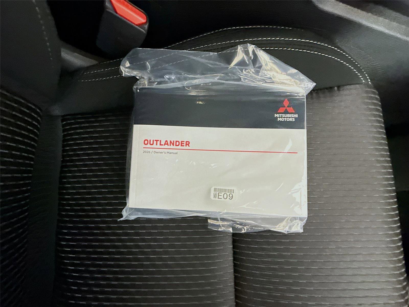 New 2026 Mitsubishi Outlander ES FWD image 23
