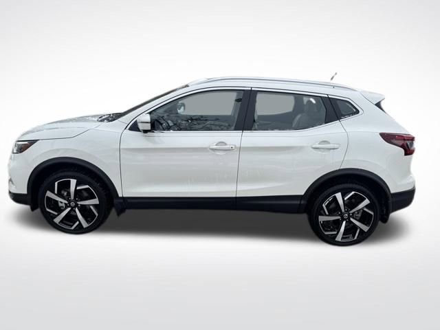 Used 2022 Nissan Rogue Sport SL w/ Premium Package image 2