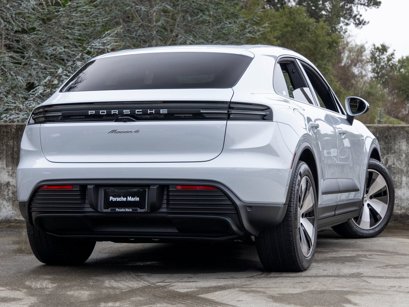 Certified 2024 Porsche Macan 4 Electric image 11