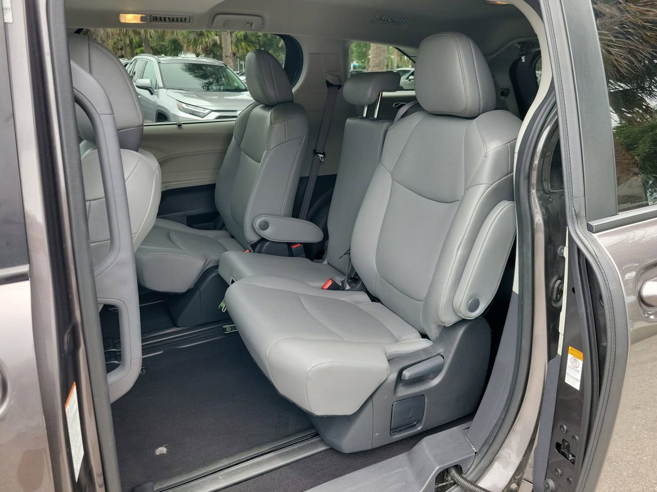Used 2024 Toyota Sienna XLE FWD image 10