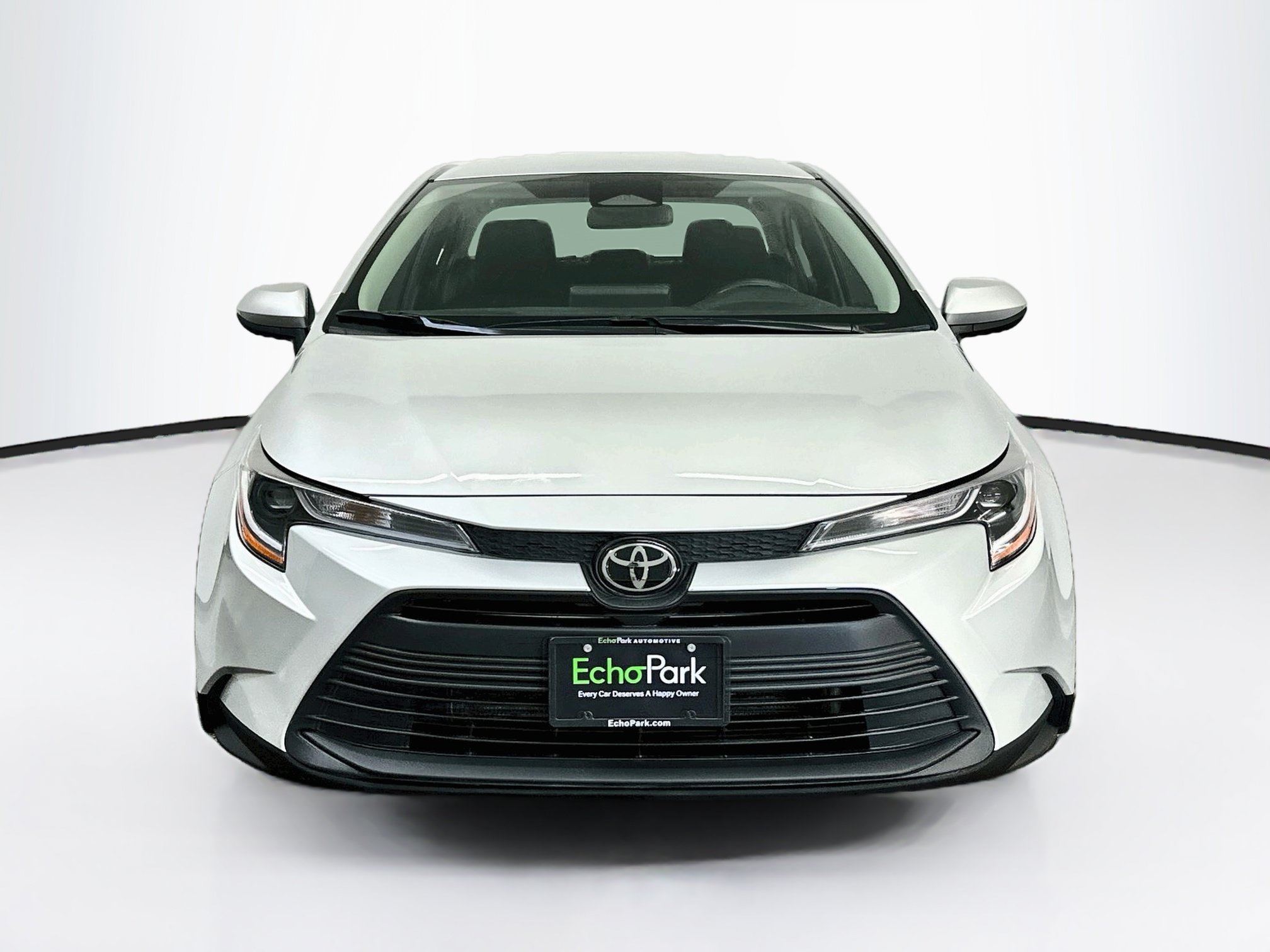 Used 2025 Toyota Corolla LE FWD image 2