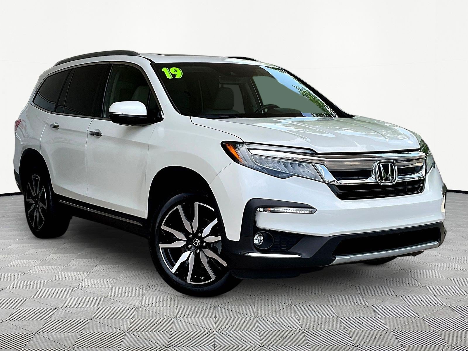 Used 2019 Honda Pilot Touring image 3